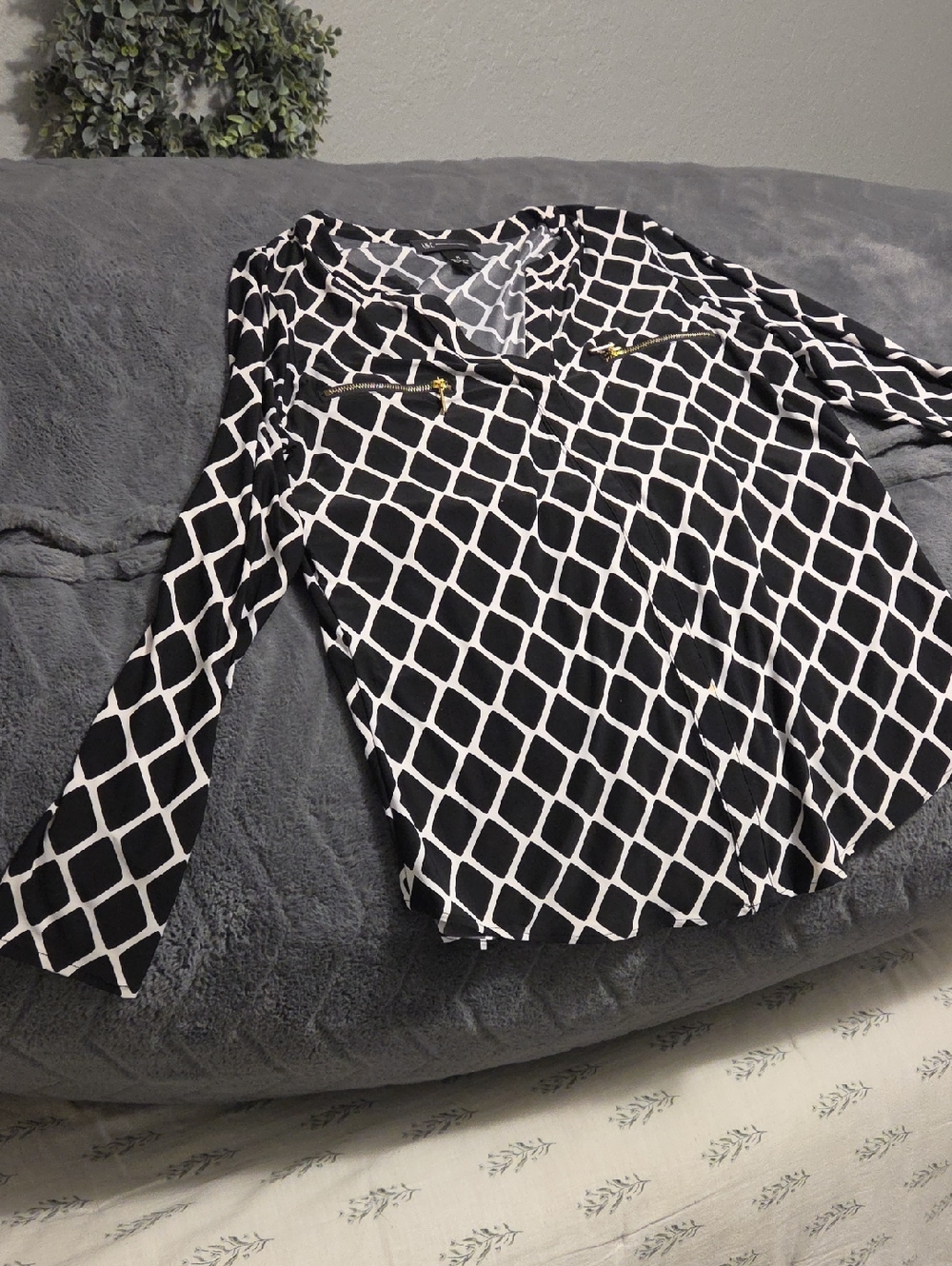 INC International Concepts Black & White Geometric Zip-Detail Long Sleeve Top